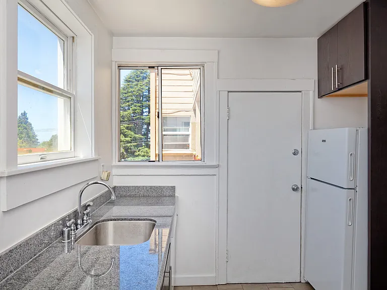 2133 & 2139 Grant Street — Photo 12