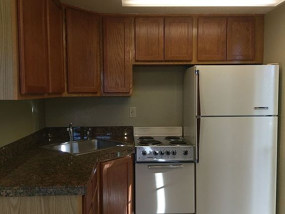 2nd image of 1027 S Juniper Dr APT D