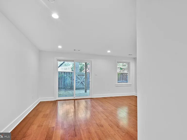 10222 Arizona Cir #18 — Photo 22