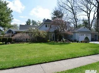 123 Shepherd Ln, Roslyn Heights, NY 11577
