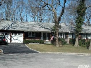 4 Donna Ct, East Setauket, NY 11733