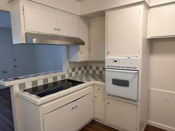 5th image of 251 E 49th St APT B