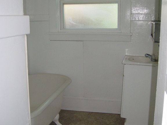 4th image of 343 E Noble St