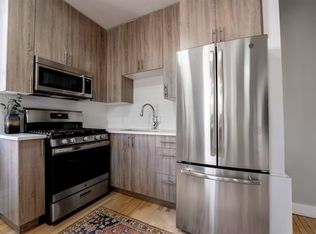 185 Rochester St #1A, Ottawa, ON K1R 7M5