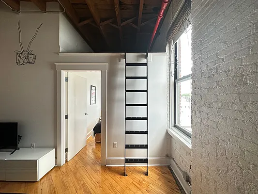 Rented by Dream Space Realty | media 13