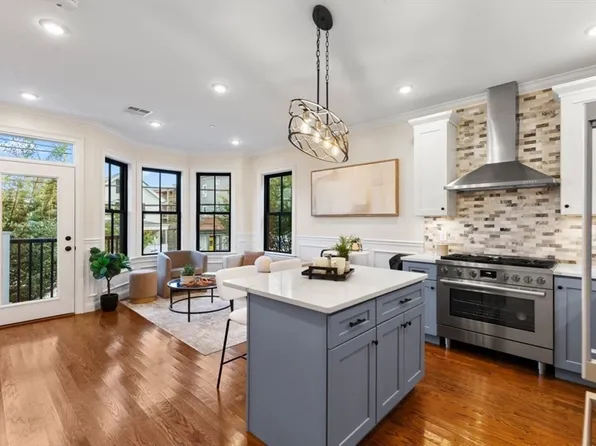 104 Beacon St #3, Somerville, MA 02143