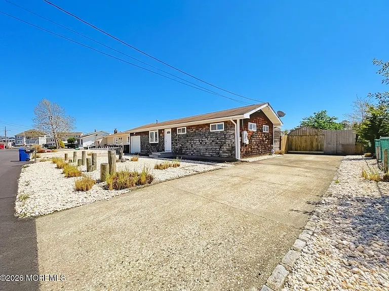 1813 Capstan Dr — Photo 7
