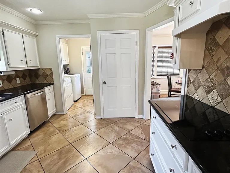 3934 Cypress Lake Dr — Photo 14