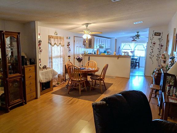 3rd image of 105 Lake Pointe Dr