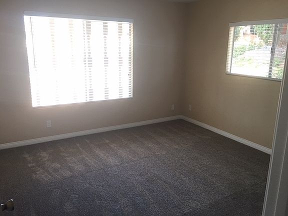 3rd image of 871 Montview Dr