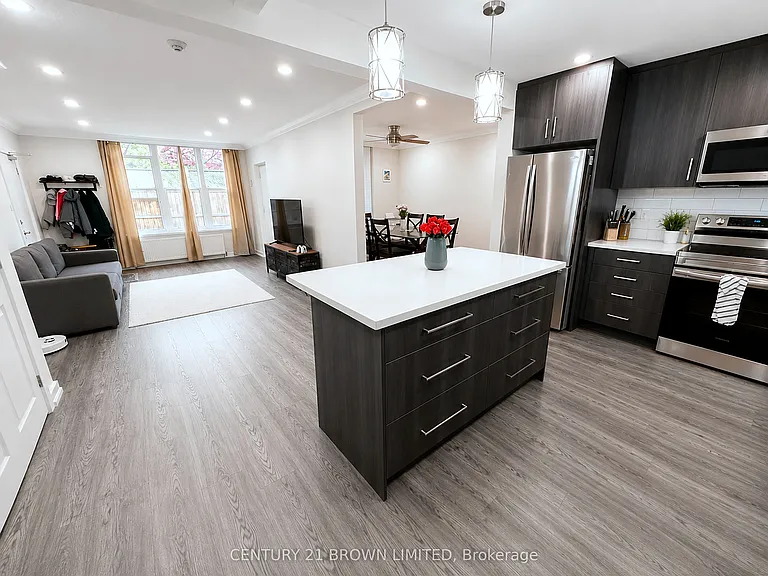 2810 Bloor St W #2 — Photo 3
