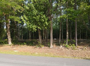 3 Oak Pond Rd, Skowhegan, ME 04976