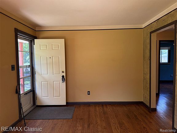 4th image of 17670 Indian St