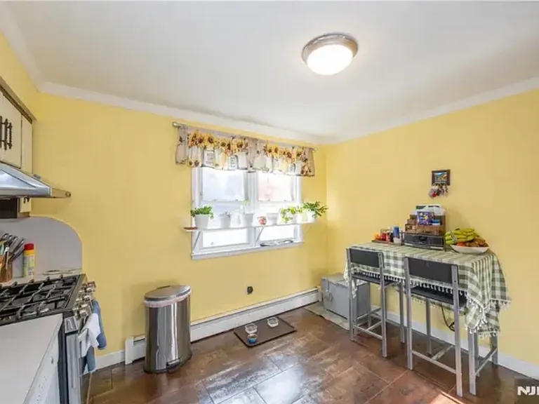 235 Elm Ave #1A — Photo 10