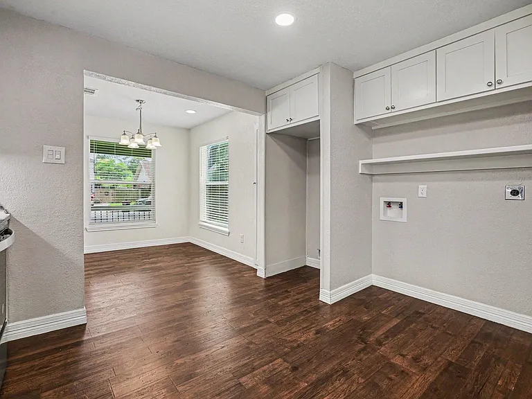 702 E Republic Ave — Photo 7