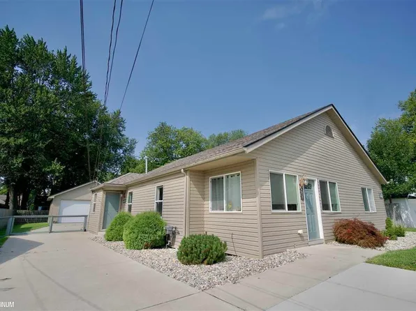 41195 Conger Bay Dr, Harrison Township, MI 48045