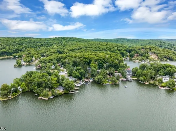18 Oakdale Ave, Hopatcong Boro, NJ 07821