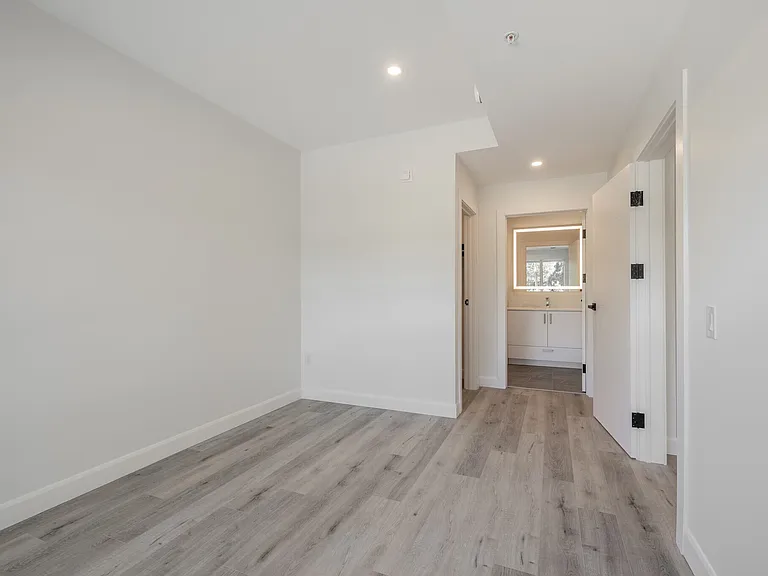 1370 Stittsville Main St — Photo 14