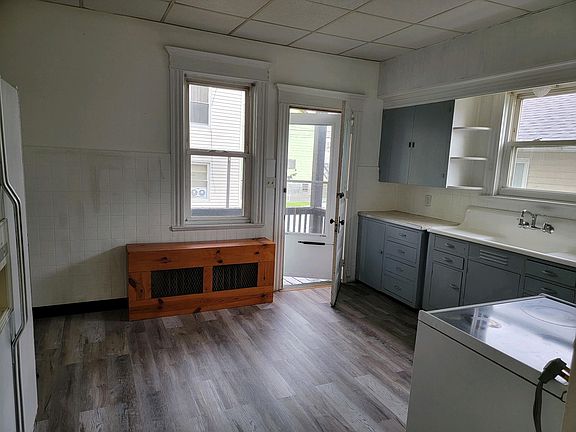 2nd image of 110 Mary St #110