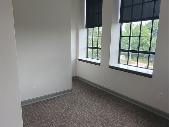 4th image of 811 Emerald Ave NE #311