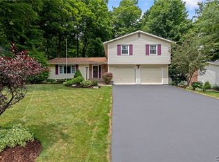 208 Emann Dr, Camillus, NY 13031