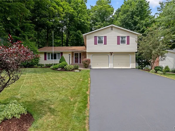 208 Emann Dr, Camillus, NY 13031
