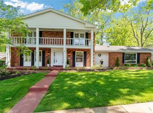 802 Clayworth Dr, Ballwin, MO