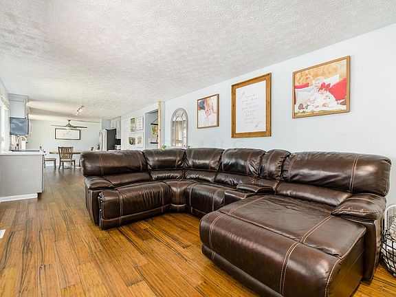 3rd image of 4071 Sequoia Ave