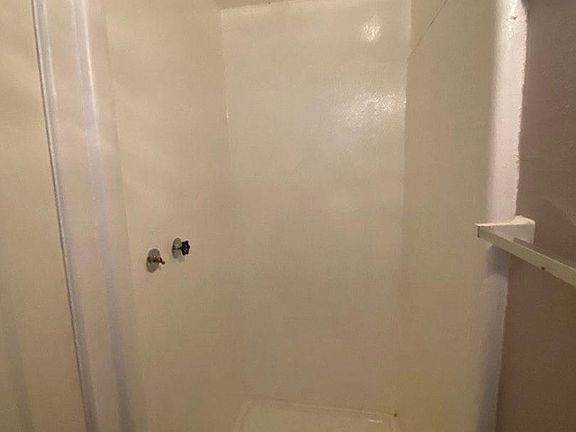 4th image of 1047 N Fulton St #16
