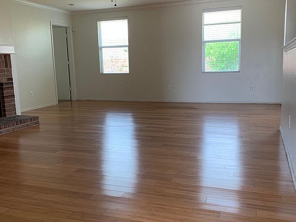 3rd image of 412 Briaroaks Dr