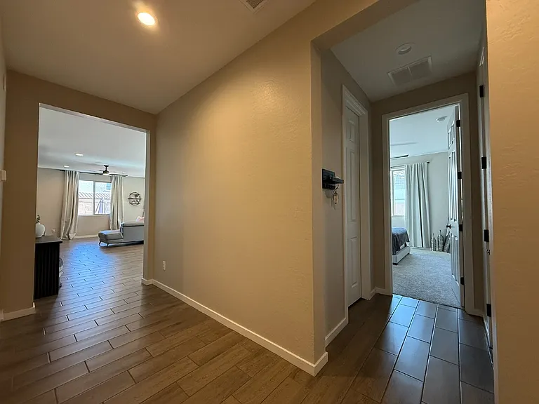 11037 W Hadley St — Photo 9
