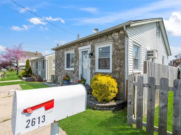 2613 Peconic Avenue, Seaford, NY 11783