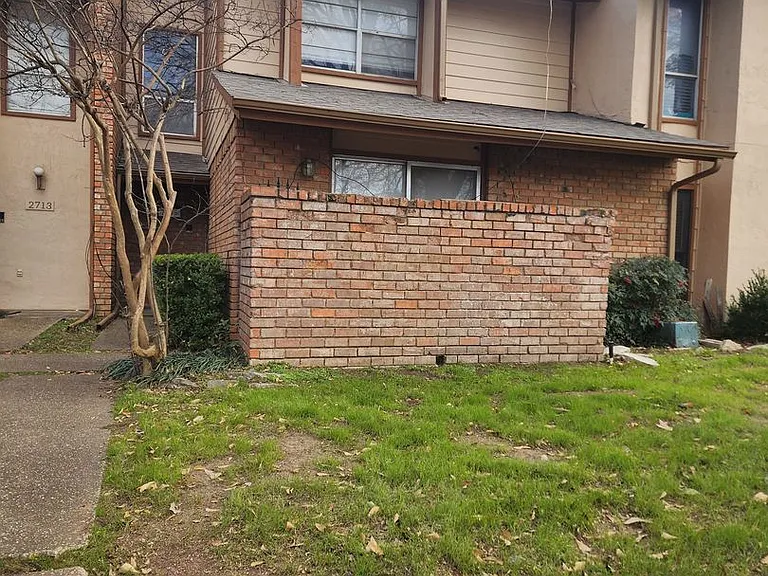 2715 Westgate Dr — Photo 2