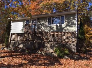 147 Barry Dr N, Highland Lakes, NJ 07422