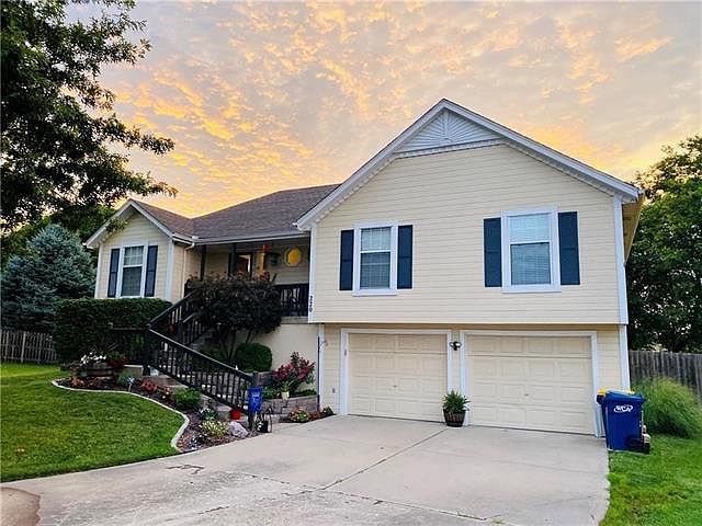 1st image of 220 NE Nightshade Ct