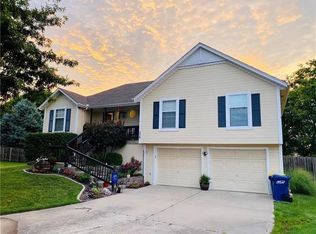 220 NE Nightshade Ct, Lees Summit, MO 64086