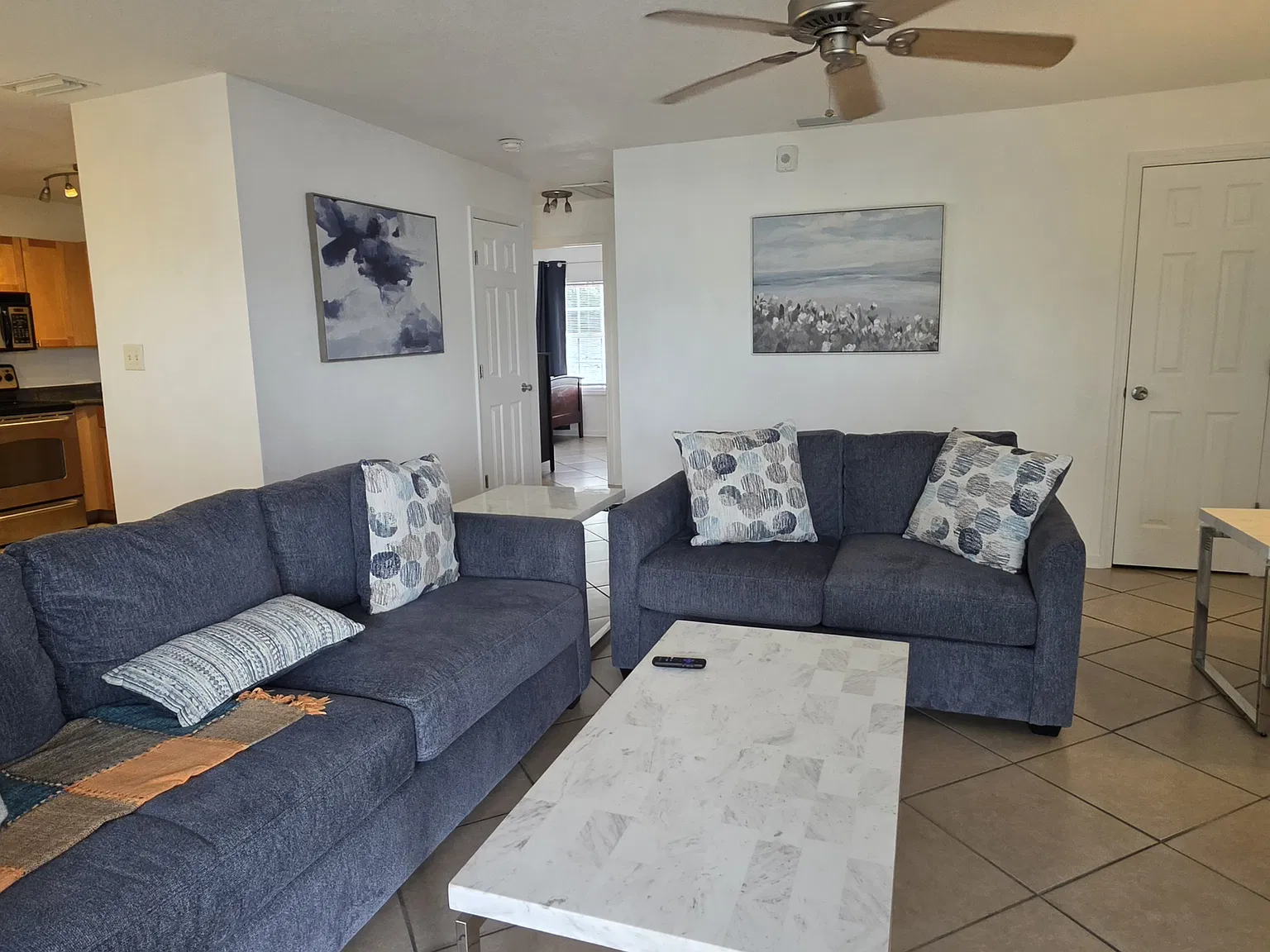 2 bed, 825 sqft, $2,400 — Photo 3