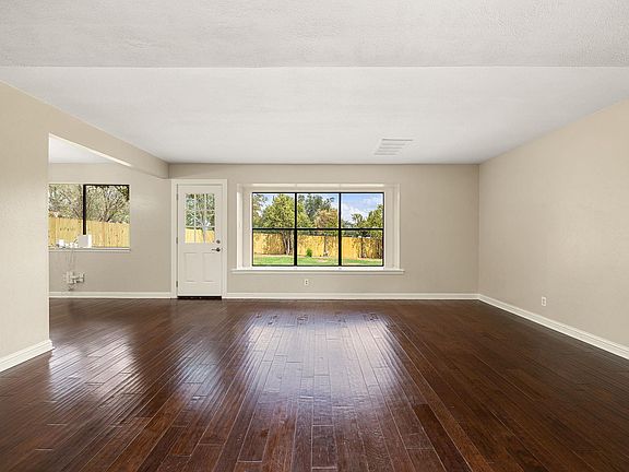 5th image of 10408 Timbercrest Ln