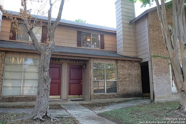 2 bed, 1.0 bath, 1053 sqft, $1,300 — Photo 2