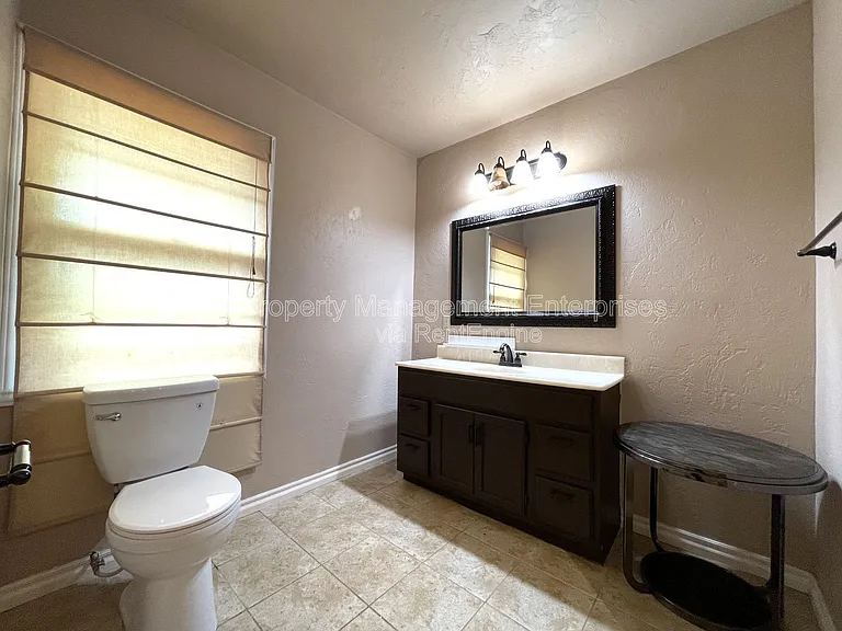2225 NW 50th St — Photo 13