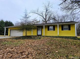 311 Bauer Ln, Maryville, IL