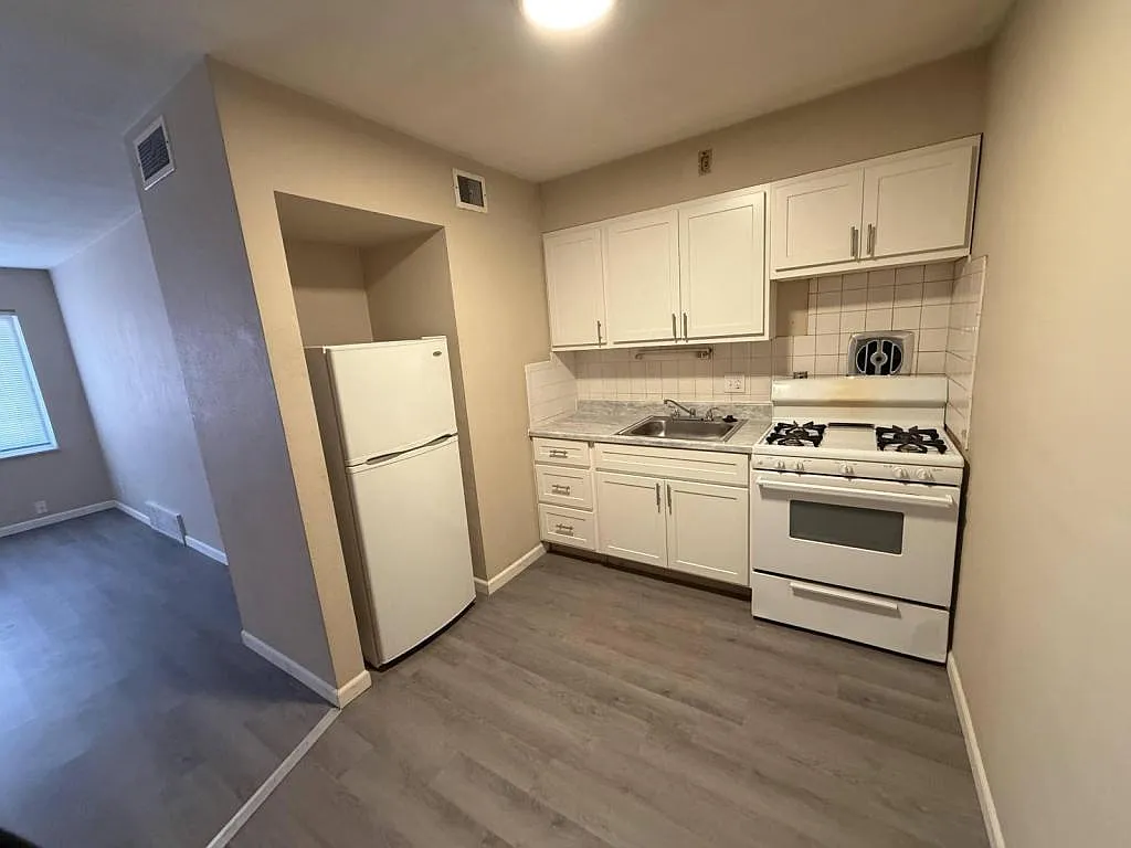 3601 Holly Hills Blvd, apt 12 — Photo 2