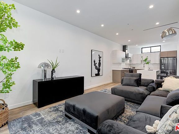 3rd image of 3832 Bentley Ave #4
