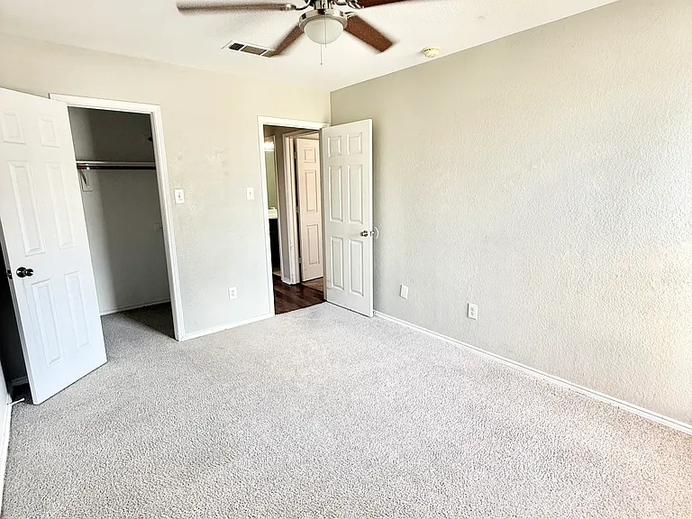 3902 Hudson Dr — Photo 18