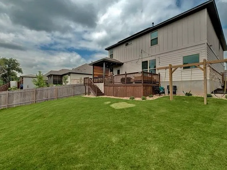 1404 Goldilocks Ln — Photo 30