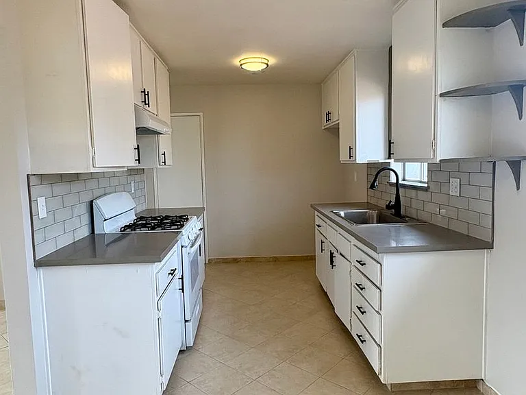 1951 N Ventura Rd — Photo 18