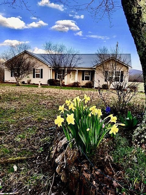1st image of 453 Helens Ln