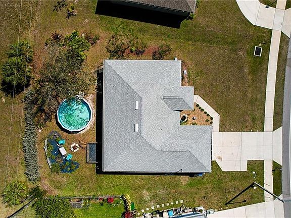 4th image of 219 Nicholas PKWY E