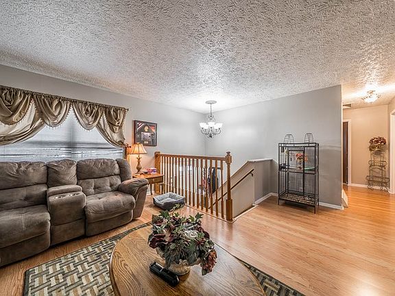 5th image of 1570 Hickory Hill Ct