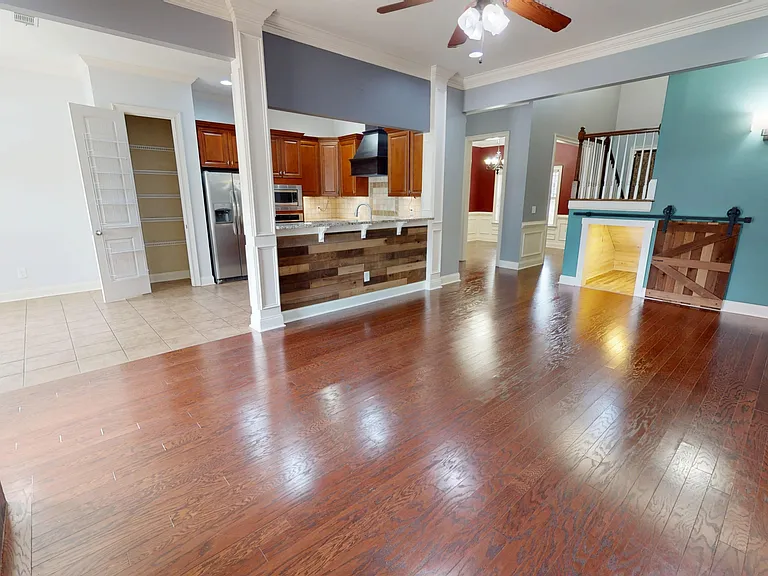 415 Melison Dr — Photo 8